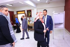 وزيرة التضامن الاجتماعي تدلي بصوتها في انتخابات رئاسة الجمهورية بلجنة مدرسة بدر الإعدادية بالدقي