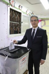 وفد من نقابة الإعلاميين وفى مقدمتهم النقيب يدلون وبأصواتهم في الانتخابات الرئاسية اليوم 