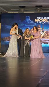 بحضور صوت الوطن : بالصور تكريم الدكتورة سوسن السيد في ختام فعاليات ملكة جمال العرب 