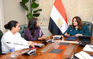 جندى تختار مشروع تخرج لمجموعة من الشابات المصريات المبدعات ليكون جزءًا أساسيًا من حملتها لمكافحة الهجرة غير الشرعية