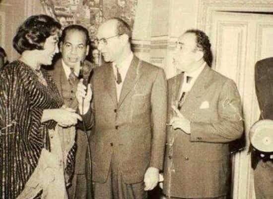 صورة نادرة ...اسماعيل يس مع عبد الوهاب وتحية كاريوكا