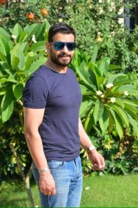 عانى من سرطان نادر جعله لا يأكل أو يتحرك.. تفاصيل آخر 24 ساعة في حياة الفنان الراحل أشرف مصيلحي