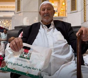 الرئاسة العامة لشؤون المسجد الحرام والمسجد النبوي توزع (50) ألف وجبة صحية لمرضى السكري وكبار السن خلال شهر رمضان المبارك
