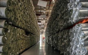 ألف سجادة تكتسي بها أرضيات المسجد الحرام خلال شهر رمضان المبارك