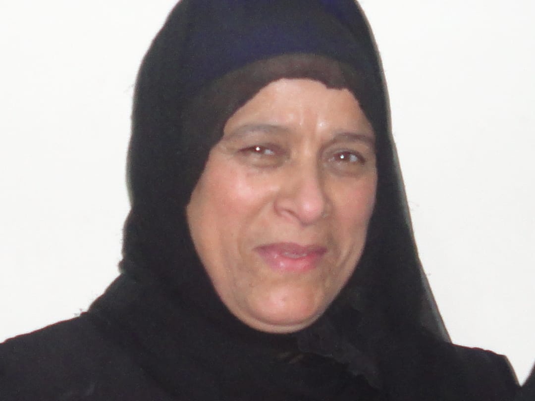 أخجل من دمع أمي