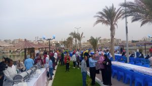 مستقبل وطن البحرالاحمر يقيم اكبر واطول مائدة إفطار على شاطى البحر ..نفطر ونفرح اهالينا