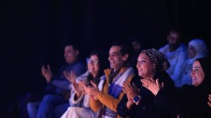 بالصور : مدرسة العصفوري تعيد روح مسرح العبث بلافتة كامل العدد