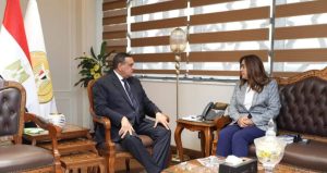 وزير التنمية المحلية يتابع مع محافظ دمياط موقف تطبيق مبادرة تخفيض أسعار السلع الغذائية و حملات إزالة التعديات علي الأراضي الزراعية
