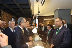 الدكتور/ عمرو طلعت وزير الاتصالات وتكنولوجيا المعلومات يتفقد أعمال مد كابلات الألياف الضوئية فى قرية الأزهرى بمركز العدوة ضمن مبادرة حياة كريمة