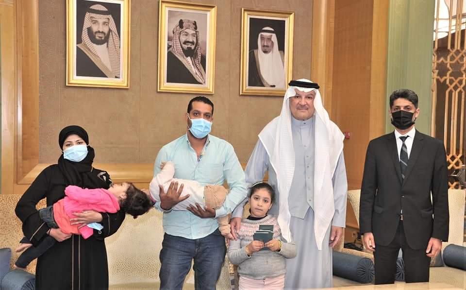 سفير خادم الحرمين الشريفين يستقبل التوأم السيامي تمهيدا لسفرهم إلى المملكة