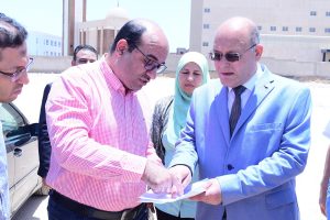 بالصور : رئيس جامعة سوهاج يتسلم أرض مستشفى "الحروق