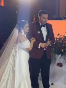 الإعلامي عمرو أديب يحتفل بزفاف نجله في حفل شمل الأصدقاء والأقارب فقط