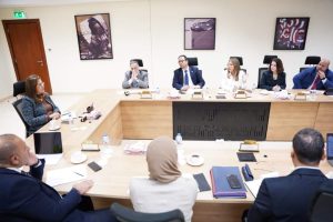 وزيرة التخطيط والتنمية الاقتصادية تبدأ مناقشة أولويات الخطة الاستثمارية للعام المالي القادم