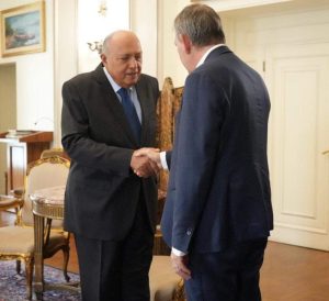 وزير الخارجية سامح شكري يلتقي المفوض العام لوكالة الأونروا في القاهرة