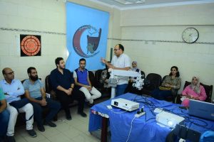 طب سوهاج تناقش أحدث التقنيات الجراحية لعمليات المياه الزرقاء