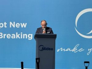 وزير التجارة والصناعة يضع حجر الأساس لمصنع أجهزة منزلية في المنطقة الصناعية بمدينة السادات